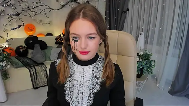 MiracleCurly online show from 10-31-25, 04:47