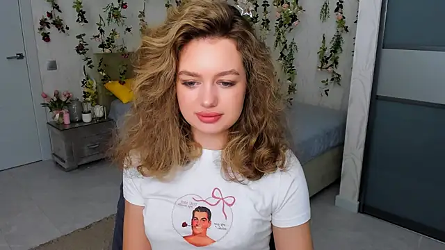 MiracleCurly online show from 10-24-25, 04:17