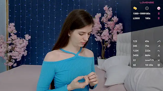 Snapshot of -Mirror-Girl- chatting on 03-10-25, 04:07 -Mirror-Girl- online show from 03-10-25, 04:07
