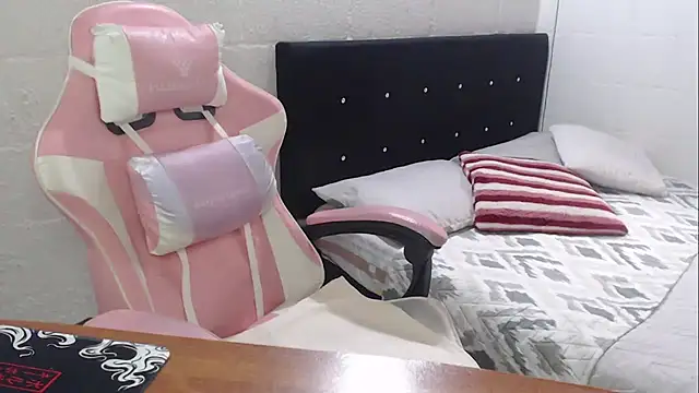 jade04 roberts online show from 10-19-25, 03:15