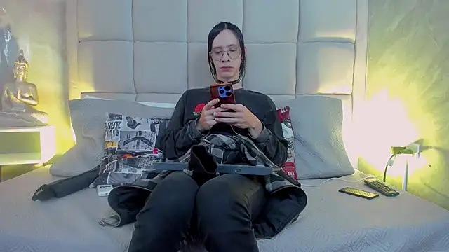 Hecatee 77 online show from 10-30-25, 07:55