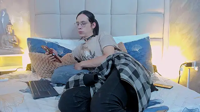 Hecatee 77 online show from 10-15-25, 07:33