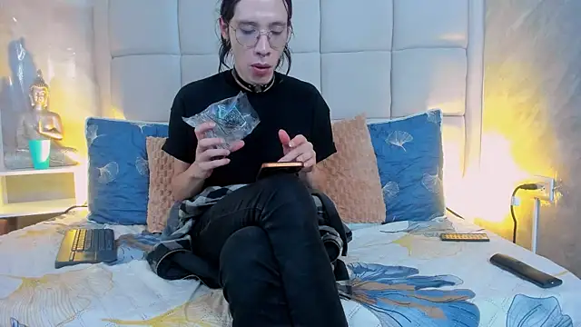 Hecatee 77 online show from 10-10-25, 08:20