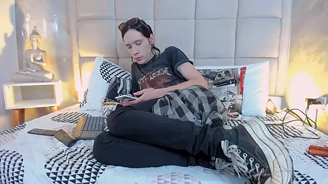 Hecatee 77 online show from 12-18-25, 06:45