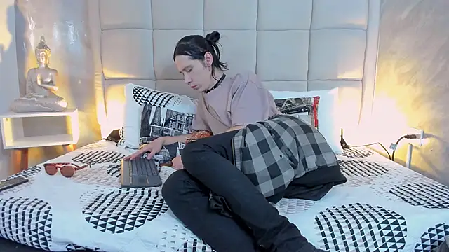 Hecatee 77 online show from 12-16-25, 06:12