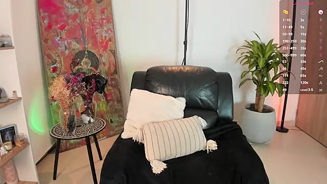 Snapshot of ninaa_sky chatting on 10-06-25, 02:35 ninaa sky online show from 10-06-25, 02:35