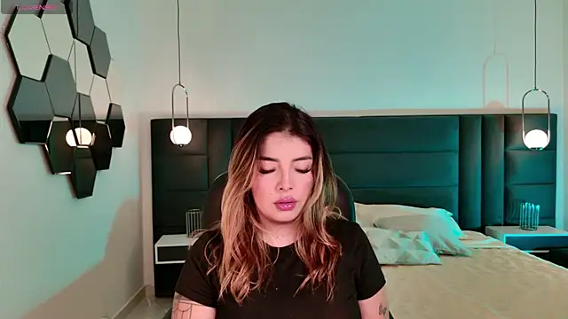 Snapshot of LisaMonroe_ chatting on 09-21-25, 11:37 LisaMonroe online show from 09-21-25, 11:37