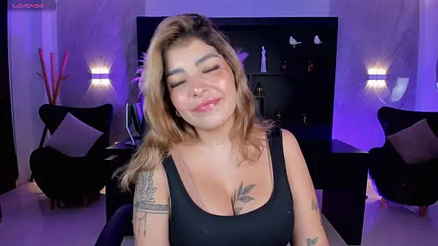 Snapshot of LisaMonroe_ chatting on 02-23-25, 12:27 LisaMonroe online show from 02-23-25, 12:27