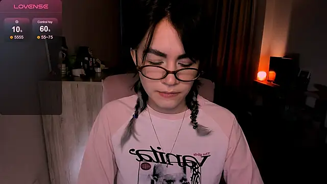 Snapshot of _selectrra chatting on 02-19-25, 12:11  selectrra online show from 02-19-25, 12:11