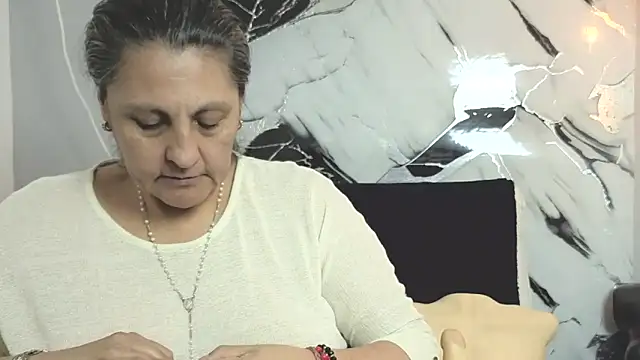 merlyna goldens online show from 10-15-25, 01:37