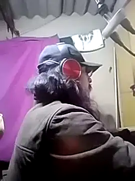 Snapshot of davidatration15 chatting on 02-23-25, 02:40 davidatration15 online show from 02-23-25, 02:40