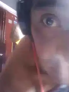 Snapshot of davidatration15 chatting on 10-06-25, 06:19 davidatration15 online show from 10-06-25, 06:19