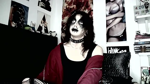 Snapshot of kiiler_queen chatting on 06-08-26, 01:28 kiiler queen online show from 06-08-26, 01:28
