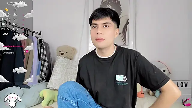 Snapshot of lucas_cute chatting on 02-20-25, 06:35 lucas cute online show from 02-20-25, 06:35