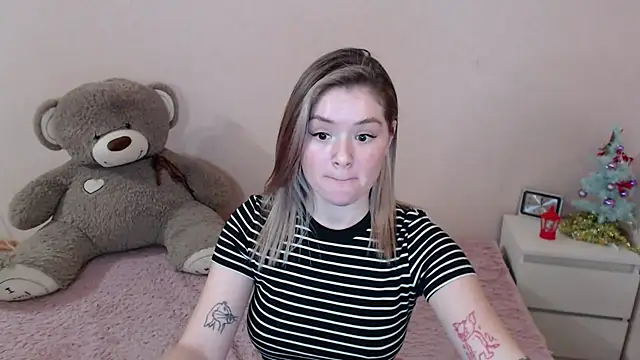 Snapshot of miaacatt chatting on 01-18-25, 12:57 miaacatt online show from 01-18-25, 12:57