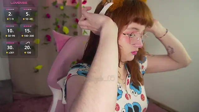 Snapshot of molly_russell chatting on 01-16-26, 03:16 molly russell online show from 01-16-26, 03:16