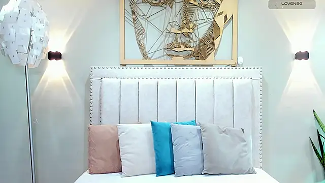 Paula Desousa online show from 11-21-25, 07:35