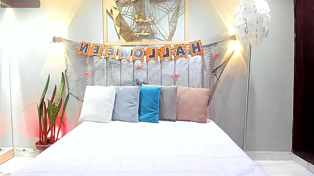 Paula Desousa online show from 10-28-25, 07:46