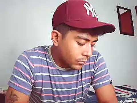 Snapshot of wailer_ chatting on 12-30-24, 08:04 wailer online show from 12-30-24, 08:04