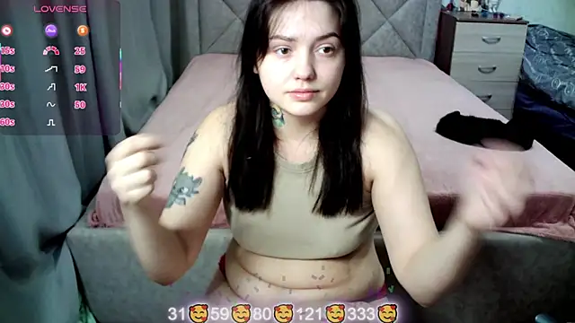 Snapshot of juliettkalen chatting on 02-25-26, 02:56 juliettkalen online show from 02-25-26, 02:56