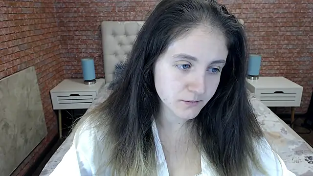 Holliy Cooper online show from 10-07-25, 08:04