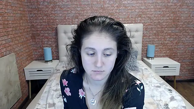 Holliy Cooper online show from 09-11-25, 07:41