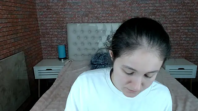 Holliy Cooper online show from 11-20-25, 08:37