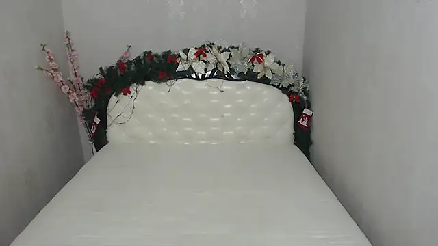 Holliy Cooper online show from 01-12-26, 07:59