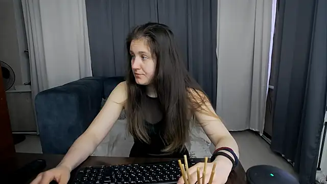 Holliy Cooper online show from 06-02-26, 08:03