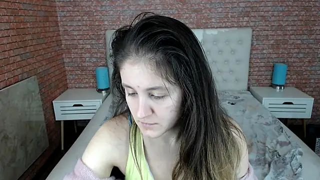 Holliy Cooper online show from 11-26-25, 08:25