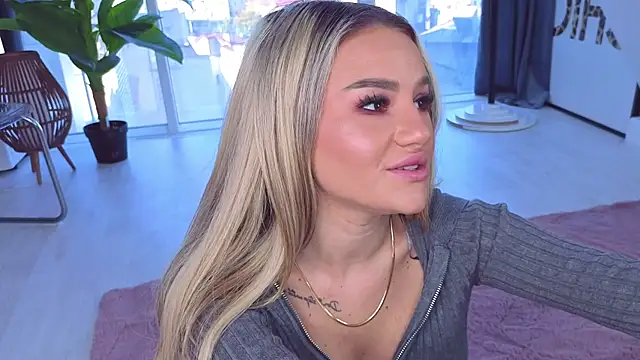 Snapshot of SpoilM3Mor3 chatting on 11-02-25, 11:15 SpoilM3Mor3 online show from 11-02-25, 11:15