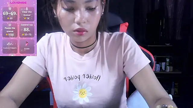 Snapshot of Meili_ chatting on 10-19-25, 05:32 Meili  online show from 10-19-25, 05:32