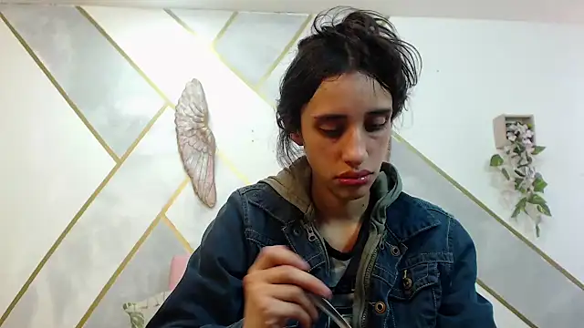 RoxanaCyrano  online show from 12-19-25, 08:22