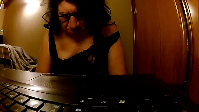 Snapshot of daniela44 chatting on 12-03-24, 01:03 daniela44 online show from 12-03-24, 01:03