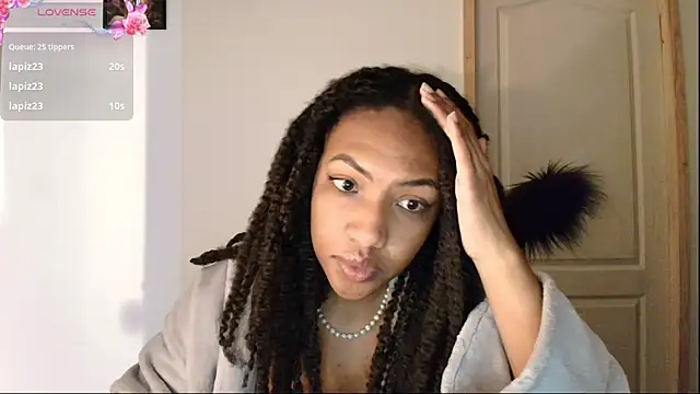 im alivys  online show from 06-18-26, 01:26