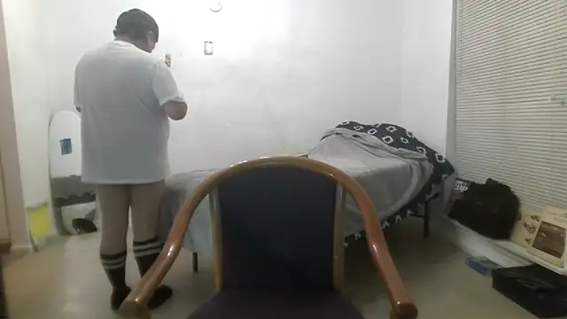 Snapshot of Peachestabby147 chatting on 02-19-26, 08:22 Peachestabby147 online show from 02-19-26, 08:22