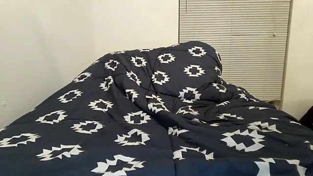 Snapshot of Peachestabby147 chatting on 09-14-25, 02:01 Peachestabby147 online show from 09-14-25, 02:01