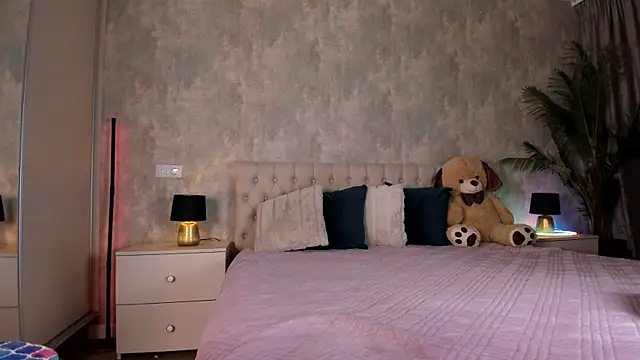 Rai Raisa online show from 03-25-26, 08:46