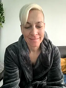 DarleenHot online show from 10-25-25, 07:18