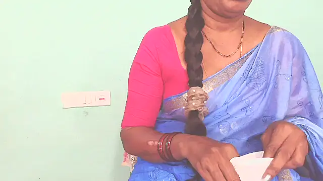 Snapshot of shrutitelugu69 chatting on 06-14-26, 05:19 shrutitelugu69 online show from 06-14-26, 05:19
