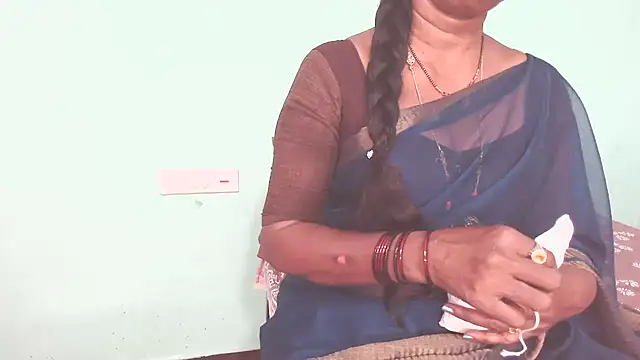 Snapshot of shrutitelugu69 chatting on 06-10-26, 04:41 shrutitelugu69 online show from 06-10-26, 04:41