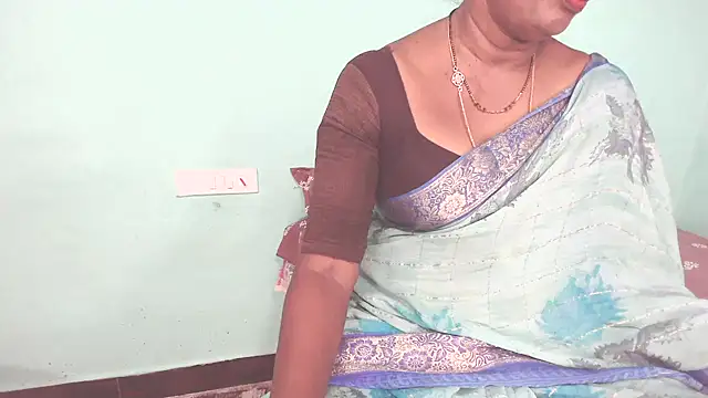 Snapshot of shrutitelugu69 chatting on 06-05-26, 05:18 shrutitelugu69 online show from 06-05-26, 05:18
