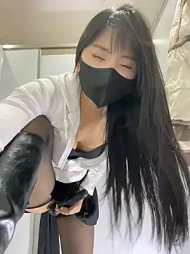 Snapshot of Asia-Lynn chatting on 01-21-25, 04:37 Asia-Lynn online show from 01-21-25, 04:37