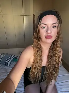 Snapshot of ElenaRebelle chatting on 04-10-26, 05:25 ElenaRebelle online show from 04-10-26, 05:25