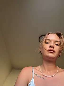 Snapshot of ElenaRebelle chatting on 06-21-26, 04:18 ElenaRebelle online show from 06-21-26, 04:18