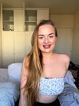 Snapshot of ElenaRebelle chatting on 09-27-25, 06:19 ElenaRebelle online show from 09-27-25, 06:19