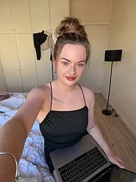 Snapshot of ElenaRebelle chatting on 03-24-26, 07:08 ElenaRebelle online show from 03-24-26, 07:08