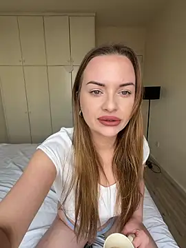 Snapshot of ElenaRebelle chatting on 04-02-26, 06:09 ElenaRebelle online show from 04-02-26, 06:09