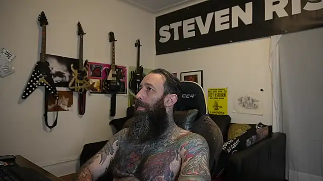 Snapshot of StevenRiseNYC chatting on 05-25-26, 11:03 StevenRiseNYC online show from 05-25-26, 11:03