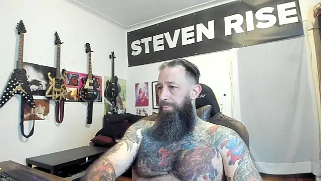 Snapshot of StevenRiseNYC chatting on 04-18-26, 11:56 StevenRiseNYC online show from 04-18-26, 11:56
